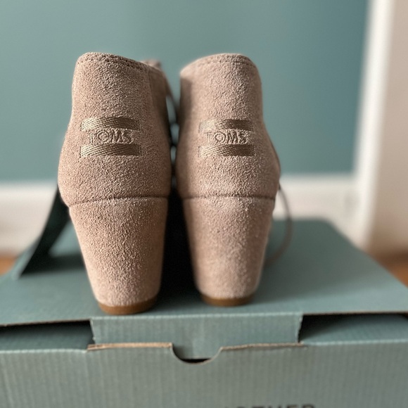 Toms Kala desert taupe ankle booties size 6 - Picture 2 of 7
